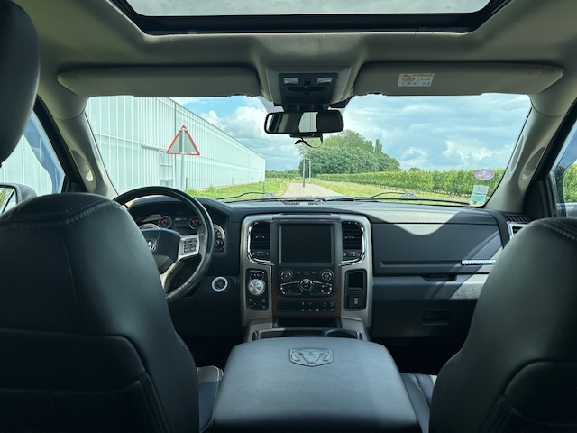 Dodge Ram 1500 Laramie ( Marge Auto )
